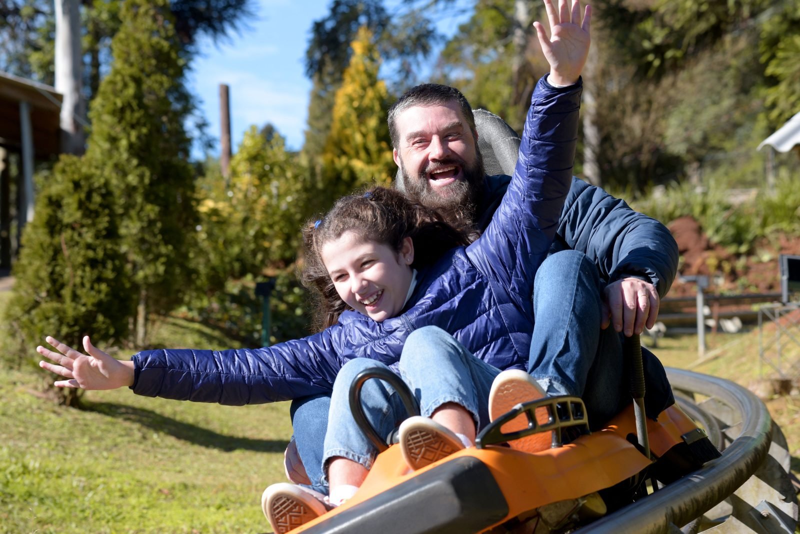 Montanha-russa Alpen Blizzard em operação no Alpen Park