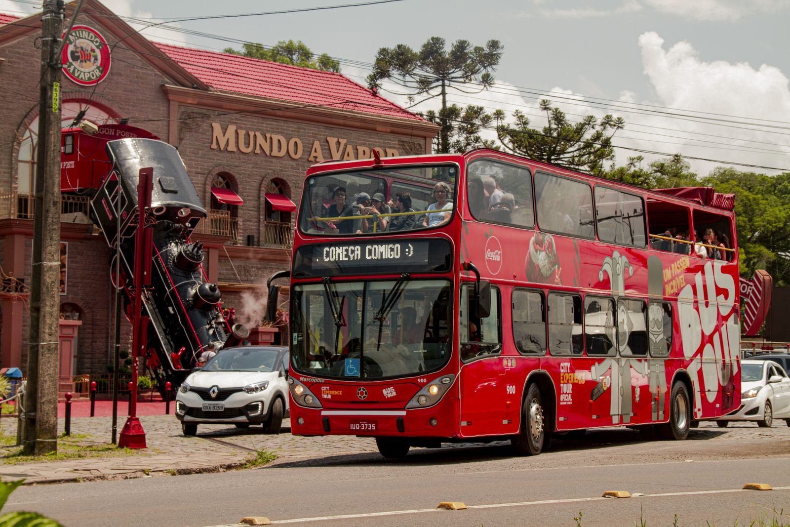 Vista aberta a partir do segundo andar do ônibus panorâmico em Gramado
