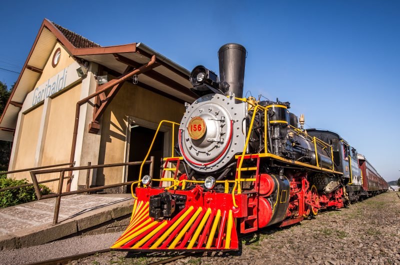 Tanques e área de produção da Vinícola Aurora em Bento Gonçalves